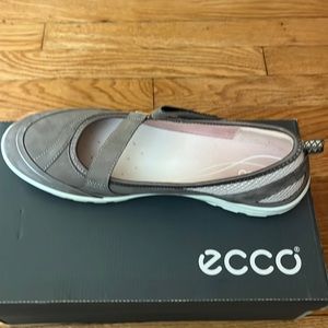 Brand new women Ecco gray shoes